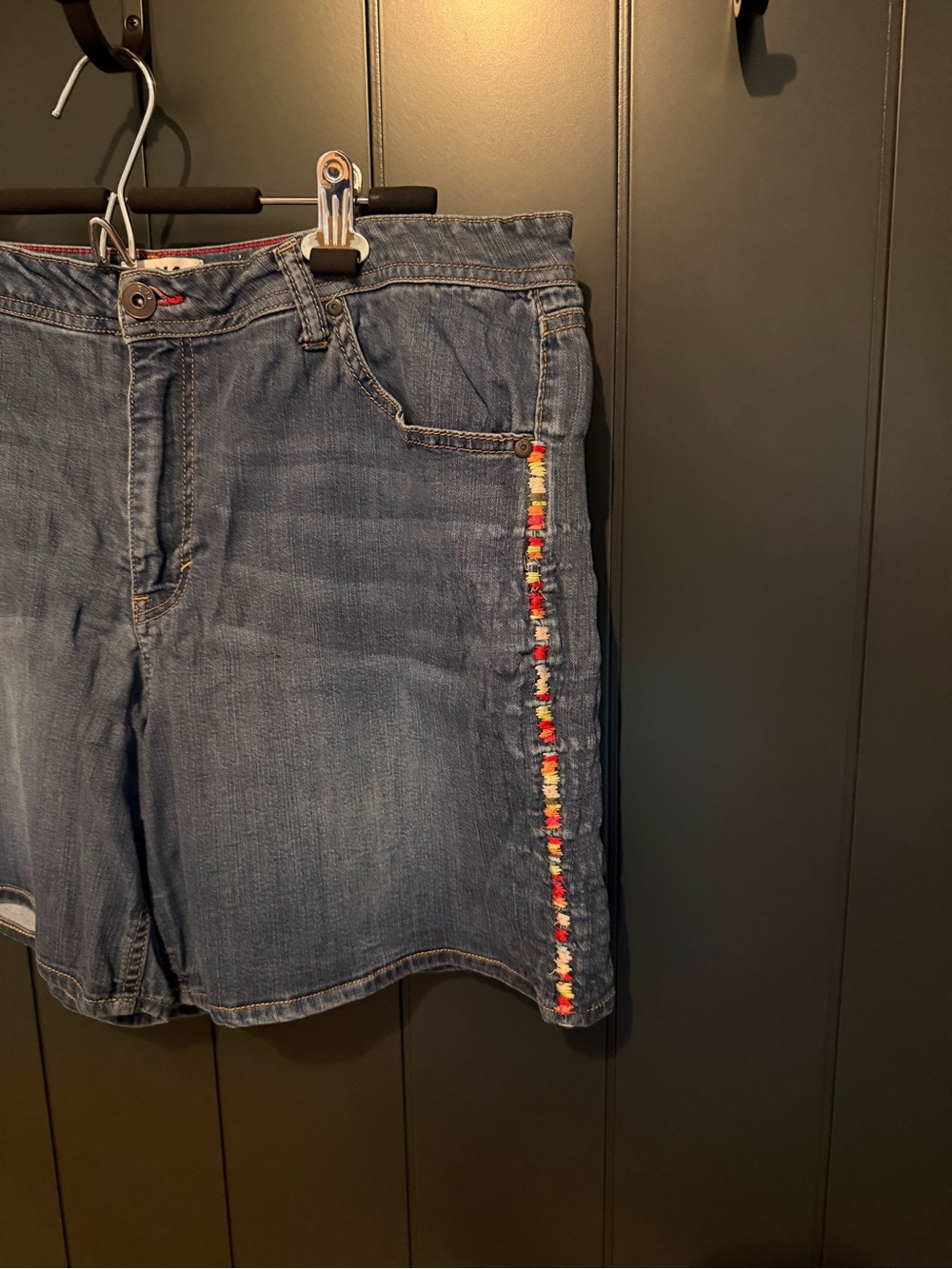 🌈 EV1 Alex Relaxed Denim Boho Shorts with Colorful Side Stitched Trim - Size 16 - Picture 5 of 15